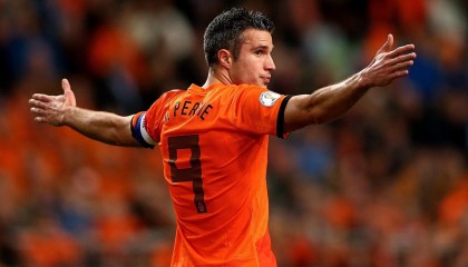 爱游戏综合娱乐-“英超战场火热，追逐冠军不言放弃”，英超争4