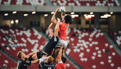 爱游戏官方主页-篮球装备新潮流，科技助力运动表现突破，篮球器材