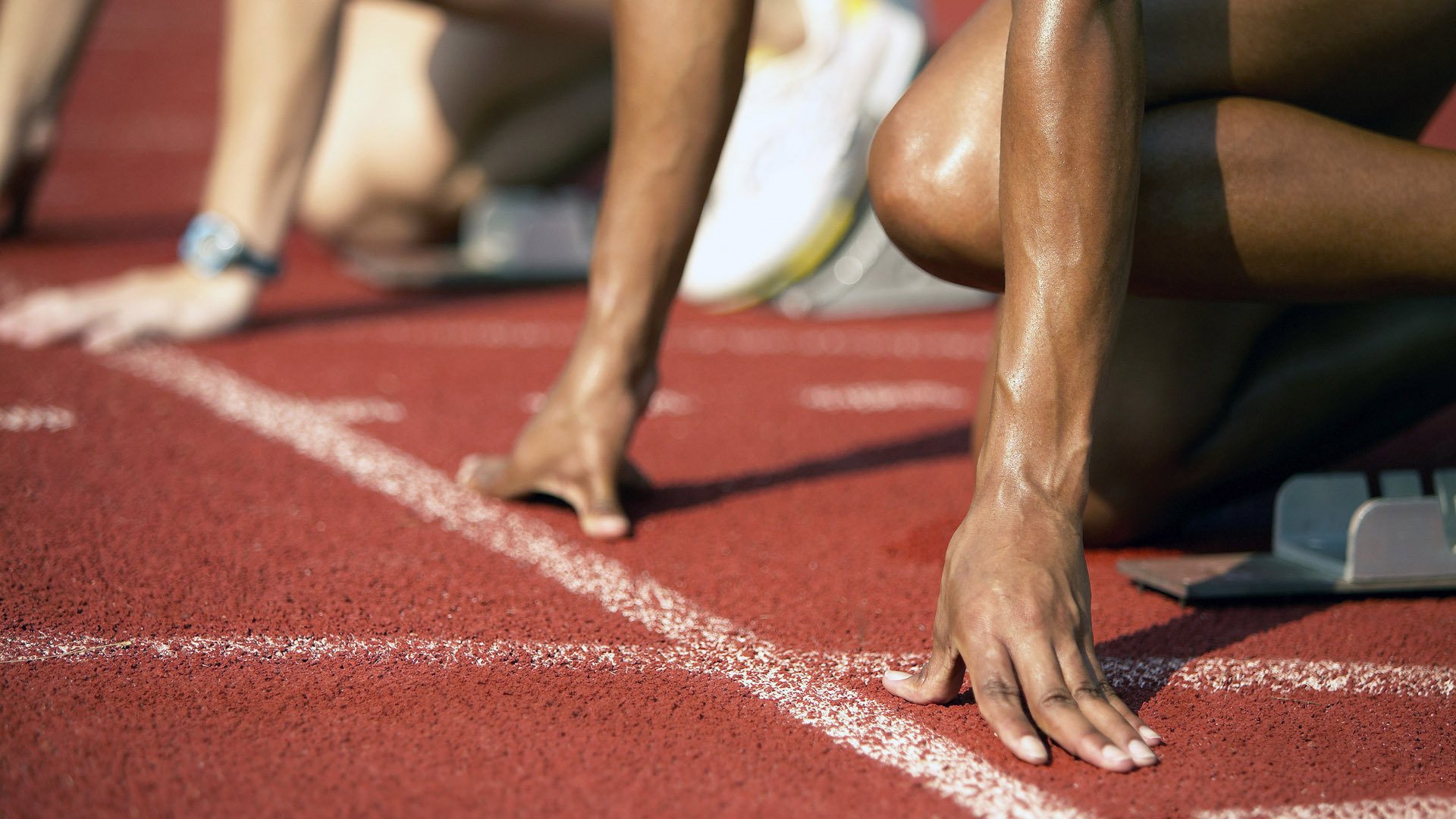 “梦想点亮未来”青少年篮球公益夜跑在上海引发热潮，践行体育公益